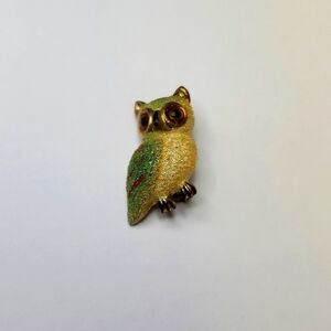Cute little owl pin vintage